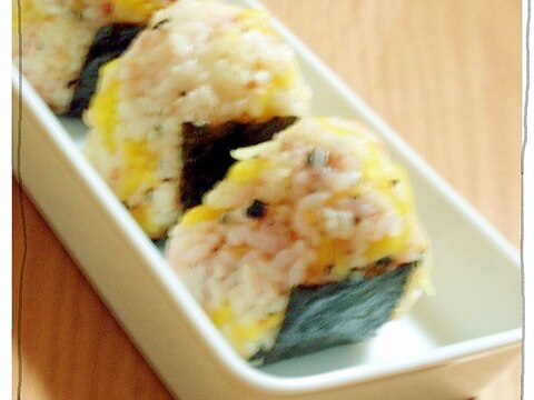 たくあんとふりかけのおにぎり レシピ 作り方 By ねうしとら子 楽天レシピ